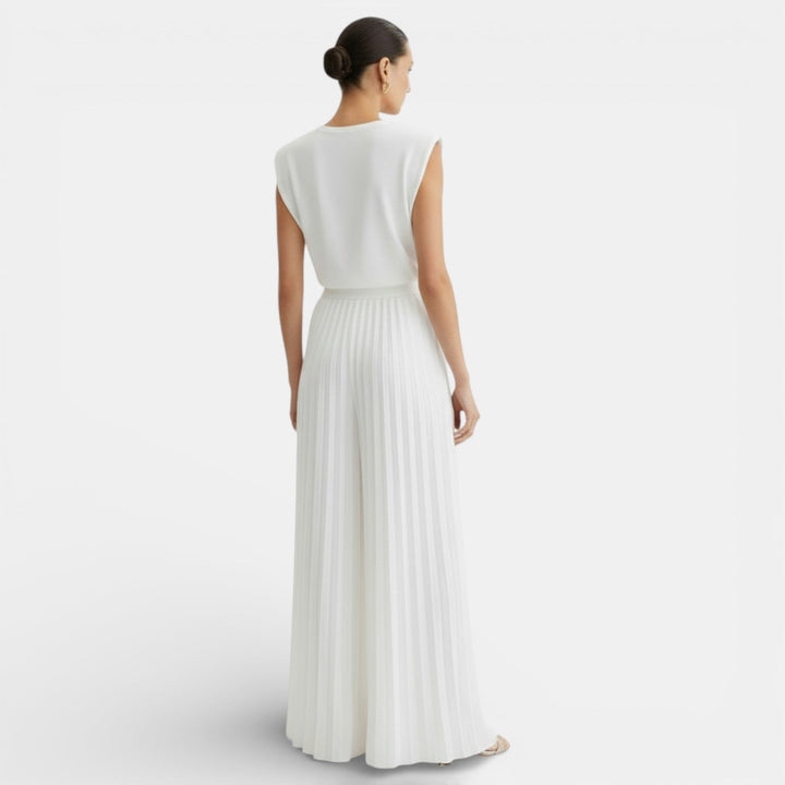 Conjunto versátil de mujer sin mangas y pantalón wide leg. Atuendo elegante o casual para el día.