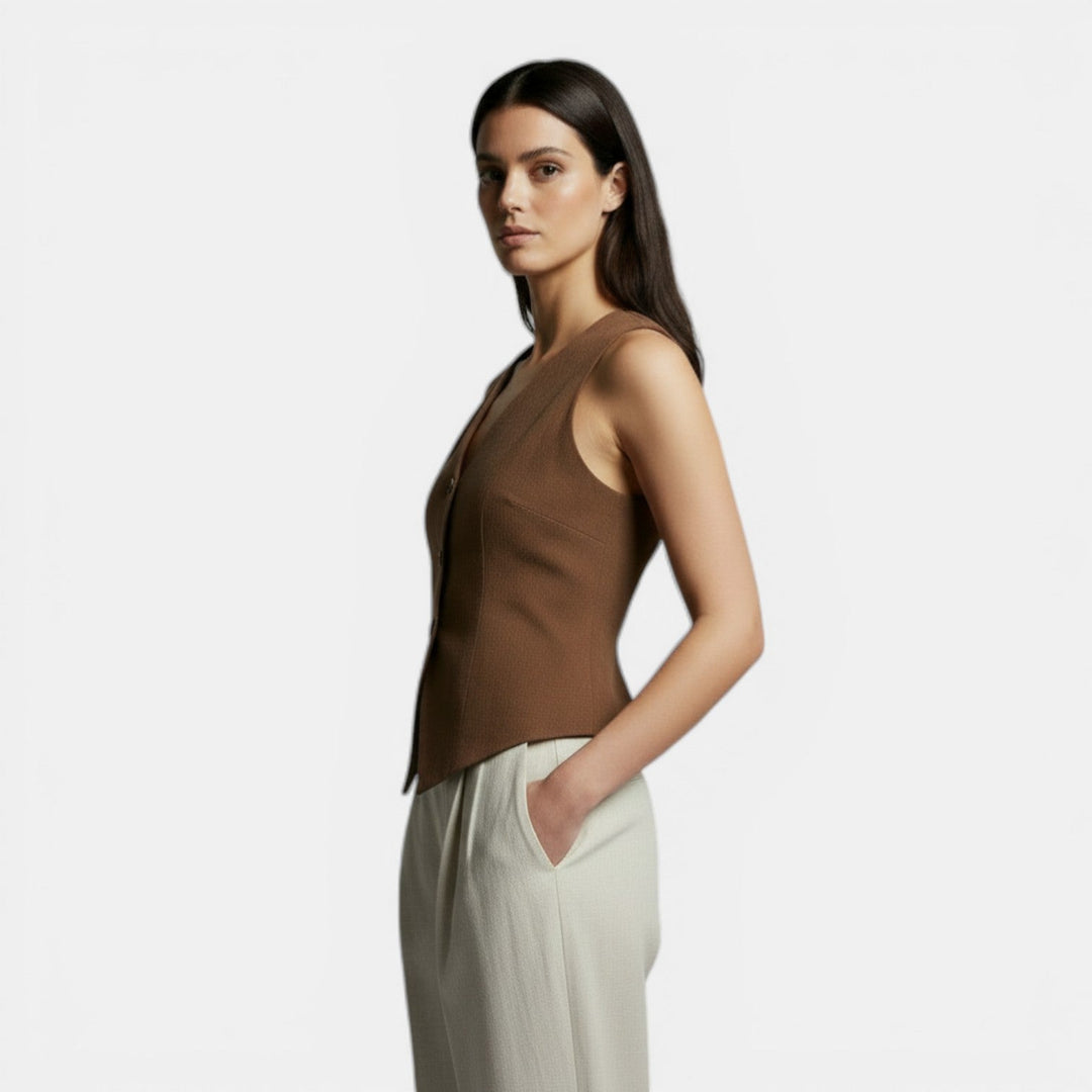 Chaleco de moda femenina, diseño slim fit retro y elegante. Un imprescindible para vestir.