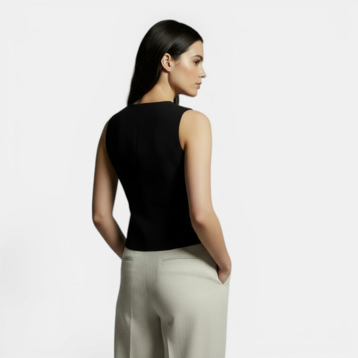 Chaleco mujer slim fit, estilo retro elegante. Añade sofisticación a cualquier conjunto de vestir.
