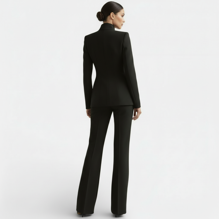 Traje de vestir de mujer, ideal para eventos formales y trabajo.