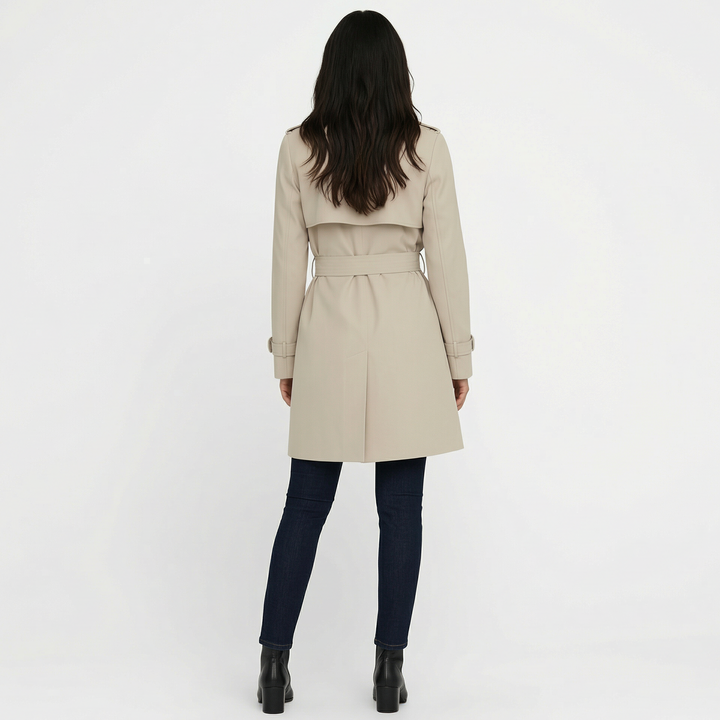 Moda mujer: gabardina elegante midi doble botonadura, ideal para un estilo sofisticado en entretiempo.