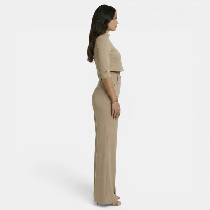 Ropa cómoda y versátil: conjunto de mujer con manga 3/4, perfecto para entretiempo y moda femenina.