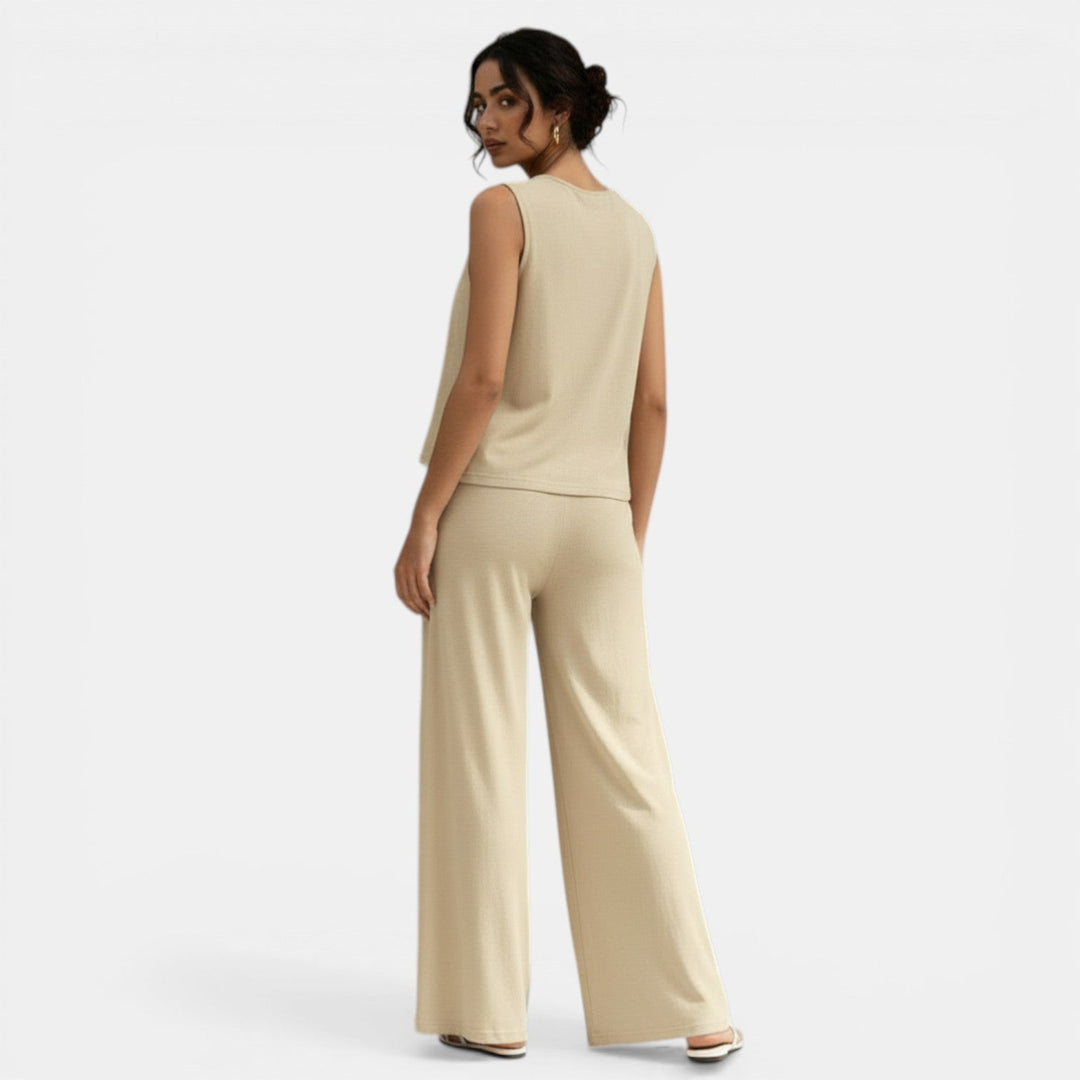 Conjunto femenino dos piezas de moda, ideal para un estilo casual chic o formal en primavera-verano.
