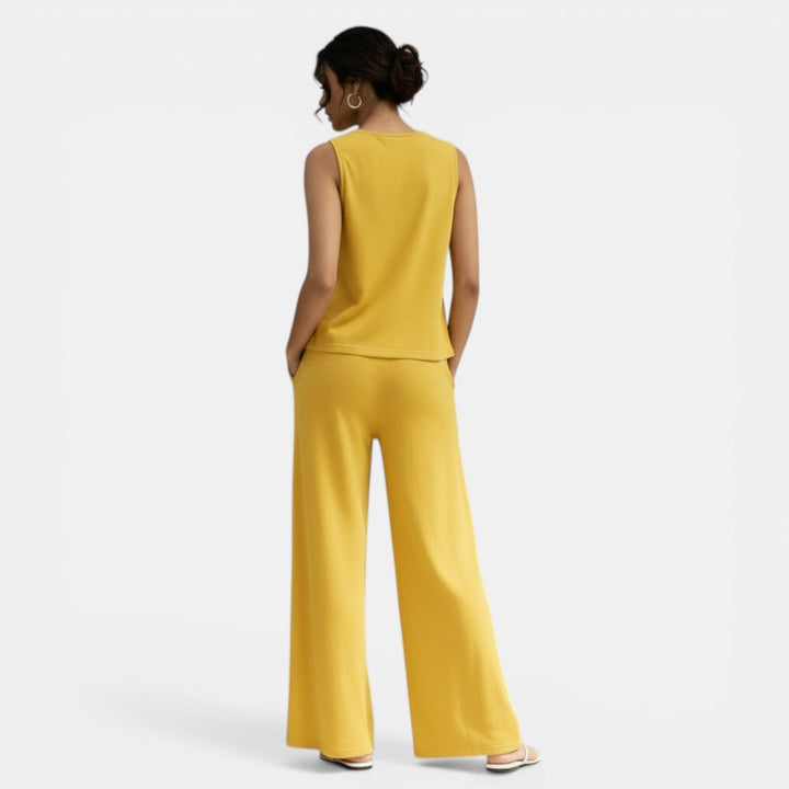 Conjunto de mujer dos piezas, diseño elegante y casual para primavera-verano. Perfecto para tu estilo.
