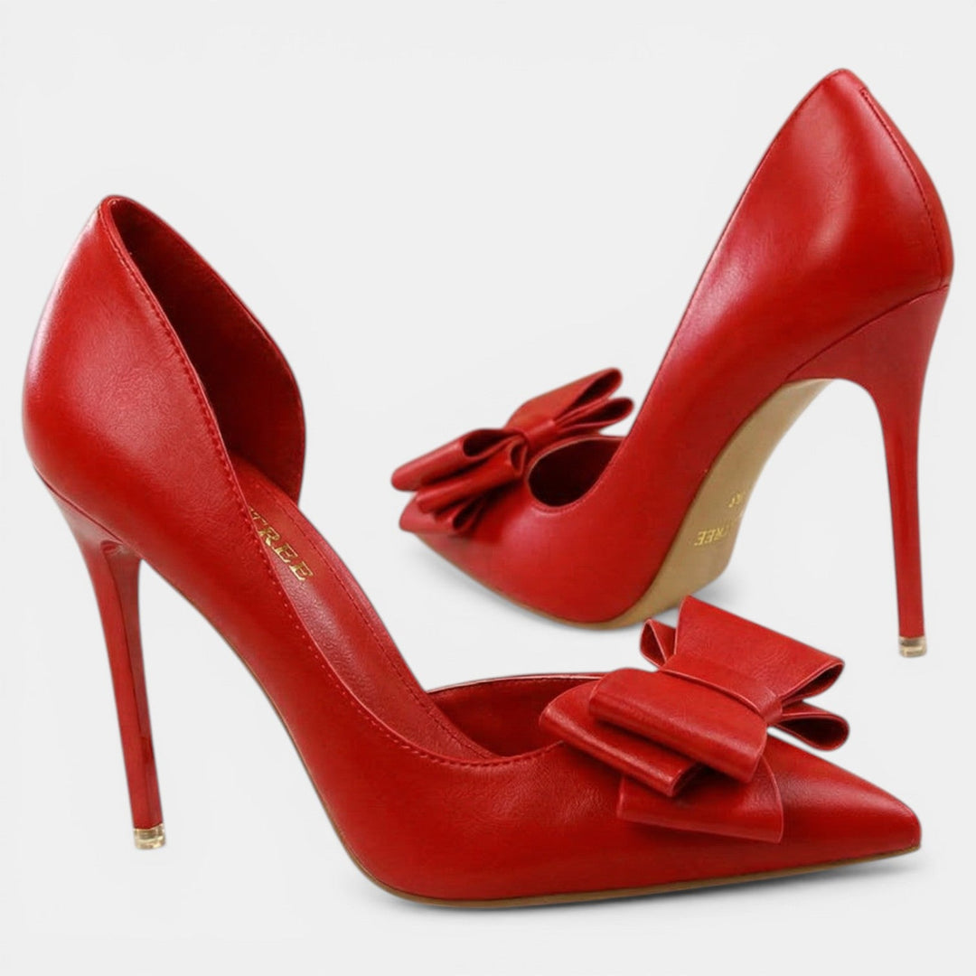 Calzado femenino de moda: tacones de punta fina y laterales abiertos, ideales para fiestas.