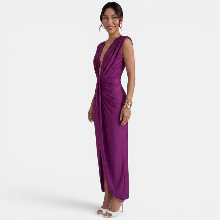 Vestido largo ajustado y elegante de mujer, estilo sofisticado para cualquier evento o celebración.