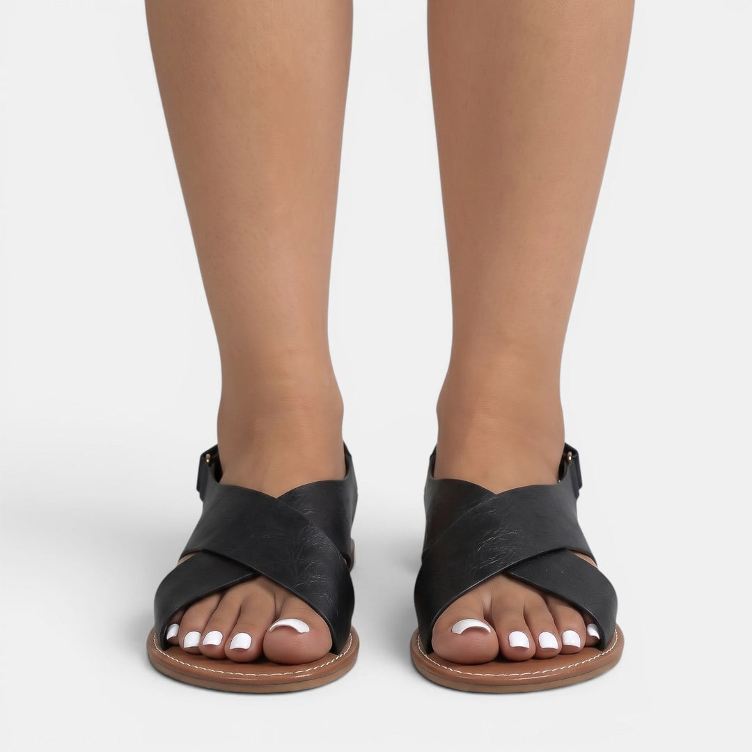 Sandalias planas de mujer para el verano. Calzado femenino elegante, cómodo y versátil, perfecto para la moda casual.