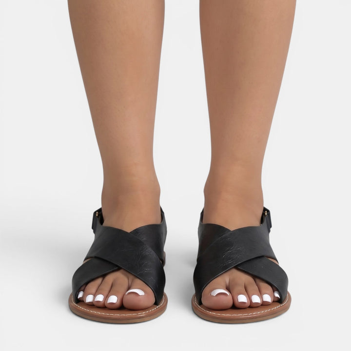 Sandalias planas de mujer para el verano. Calzado femenino elegante, cómodo y versátil, perfecto para la moda casual.