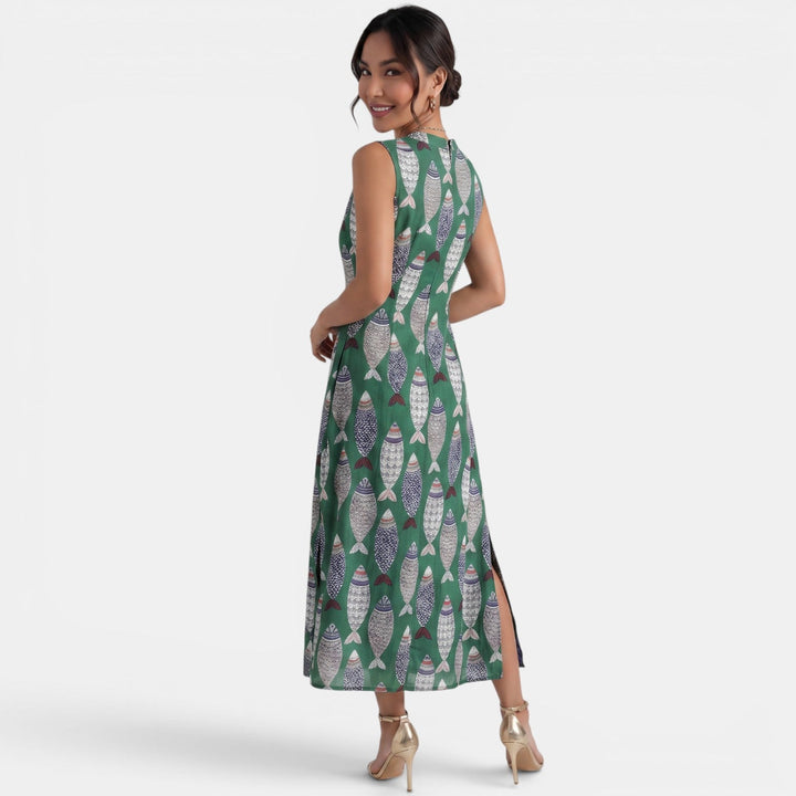 Vestido midi verde de lino natural para mujer, estilo boho chic holgado, ideal para un look casual de verano.