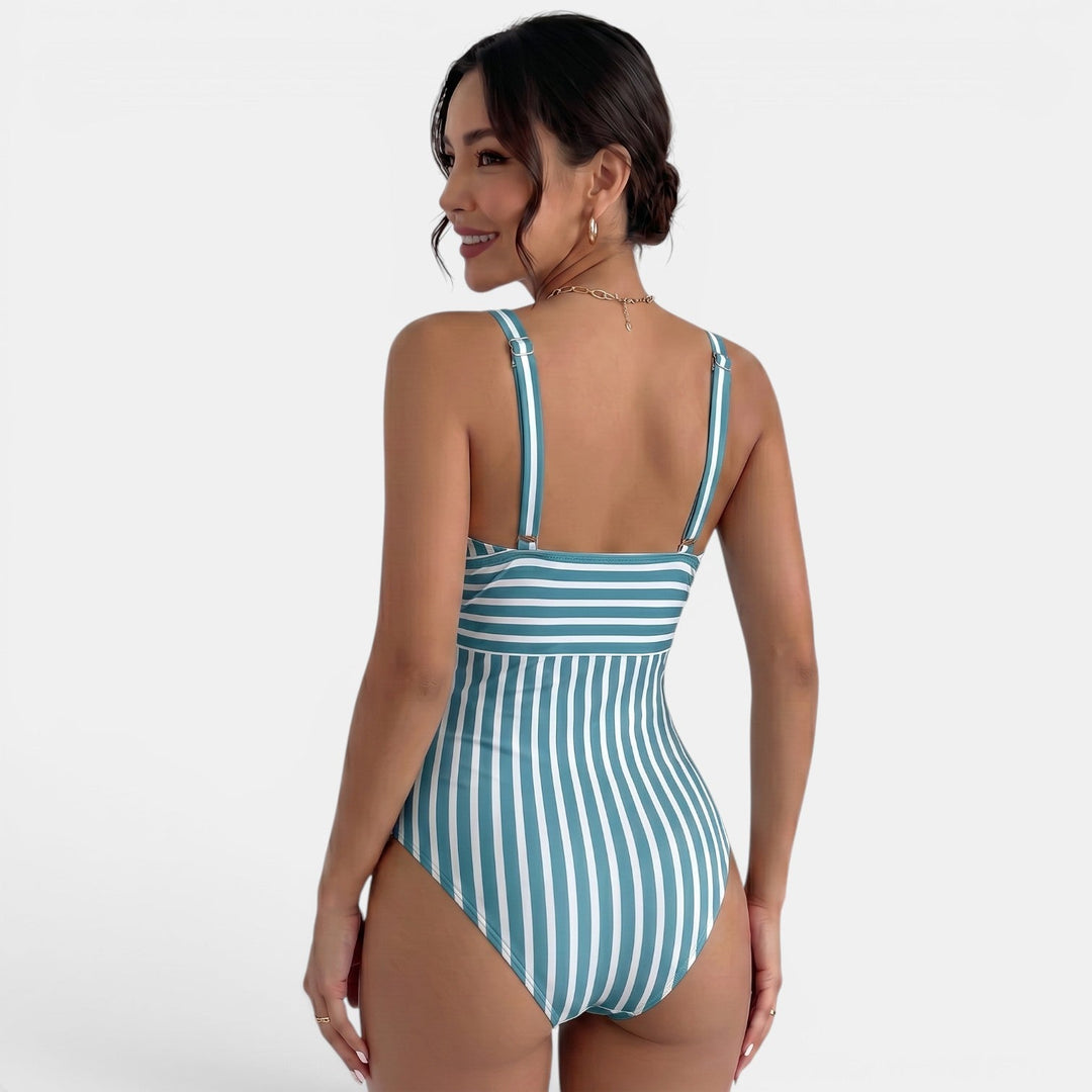 Bañador retro elegante para mujer con escote V. Estiliza tu figura en la playa o piscina este verano.