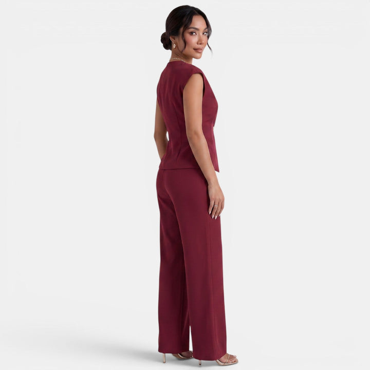 Blazer elegante y pantalón moderno para mujer. Conjunto de dos piezas para un look profesional.