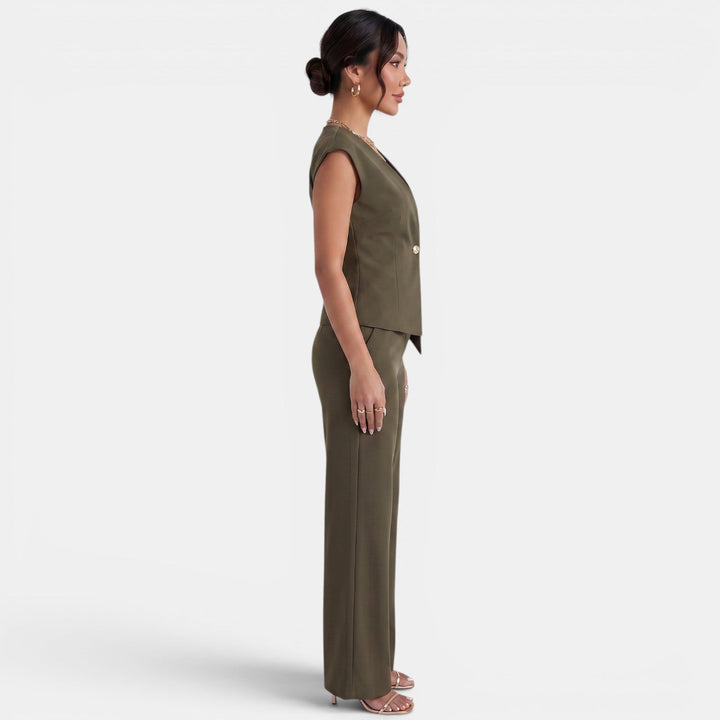 Moda femenina: Conjunto de blazer y pantalón ancho. Estilo contemporáneo para la mujer moderna.