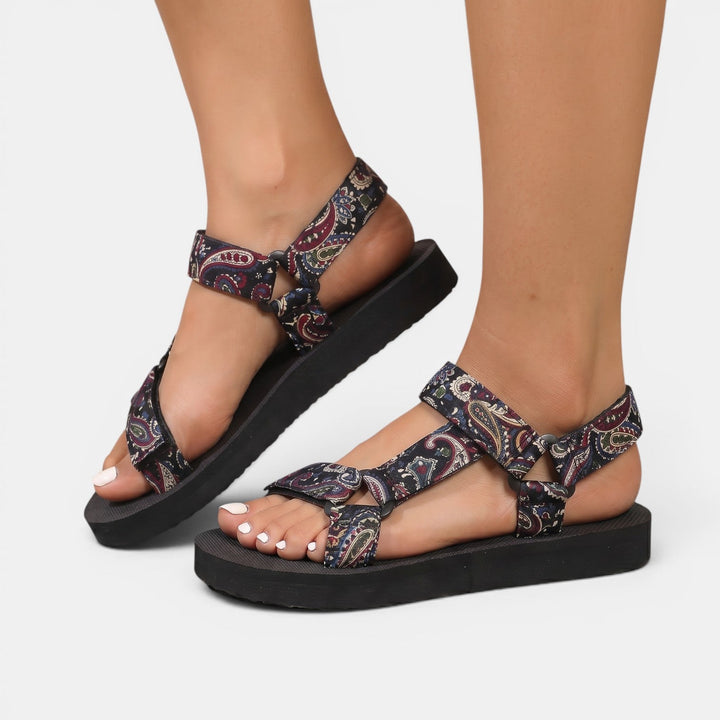 Sandalias planas étnicas para mujer, cómodas y casuales con cierre de velcro para el día a día.