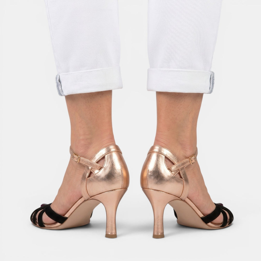 Calzado casual de mujer: sandalias ortopédicas con excelente soporte. Diseño veraniego, cómodo y elegante.