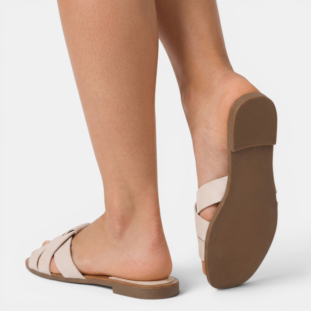 Calzado de verano para mujer: sandalias planas trenzadas, punta cuadrada, ideales para comodidad y playa.