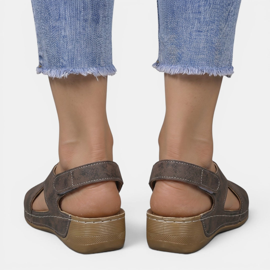 Sandalias de cuña con plataforma, estilo casual y fresco, calzado ideal para disfrutar el verano.
