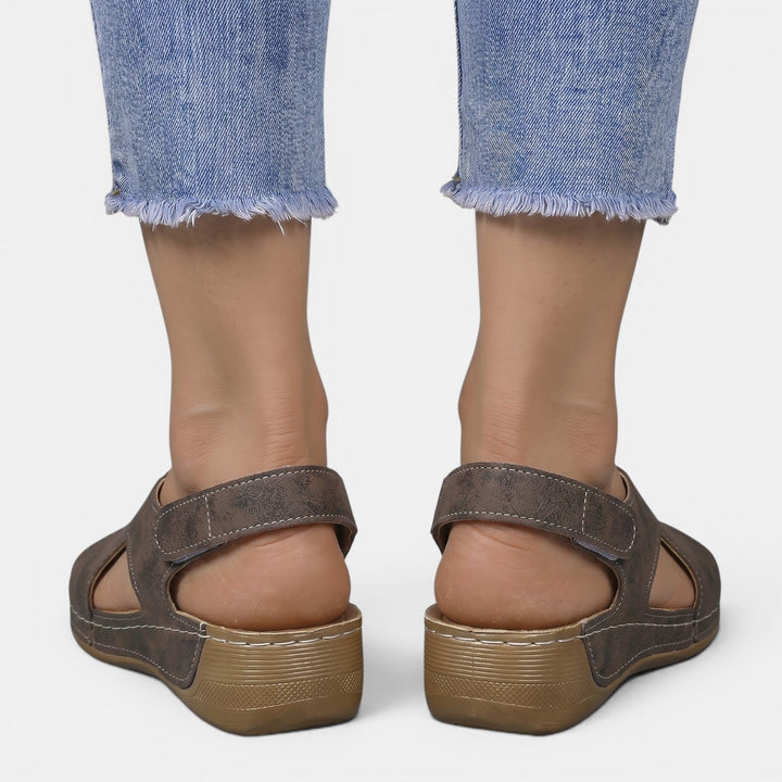 Sandalias de cuña con plataforma, estilo casual y fresco, calzado ideal para disfrutar el verano.