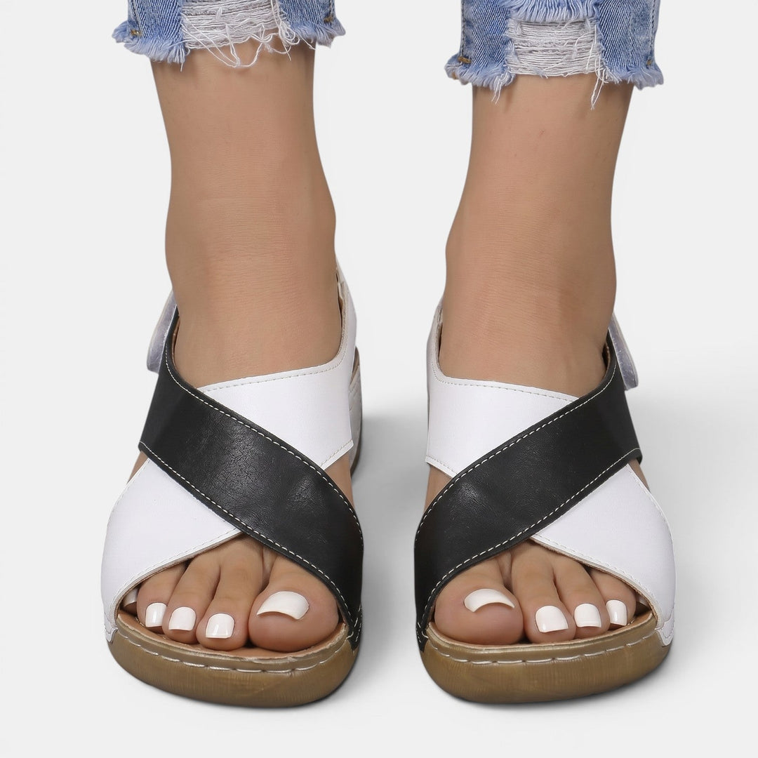 Sandalias de cuña con plataforma, calzado moderno y versátil para mujer, ideal para días de verano.