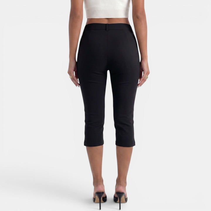 Pantalón capri de mujer con lunares. Estilo fresco, cómodo y casual para disfrutar el verano.