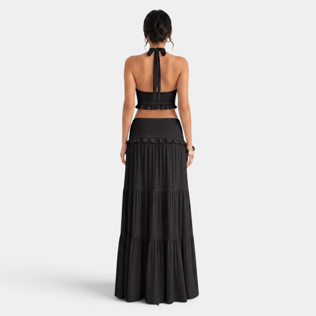 Moda femenina: Conjunto halter de verano, falda larga con volantes, un look elegante y moderno.