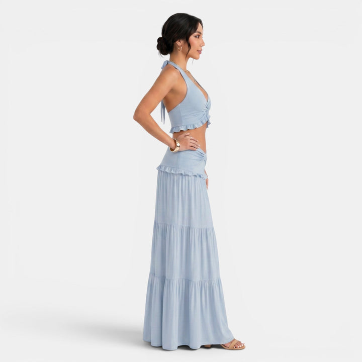 Conjunto de mujer halter y falda larga de volantes, un look fresco y elegante para verano.