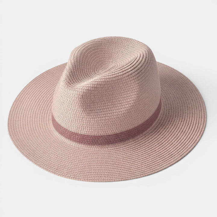 Sombrero de paja Panamá para mujer, ideal para días de verano, playa y un look chic y relajado.
