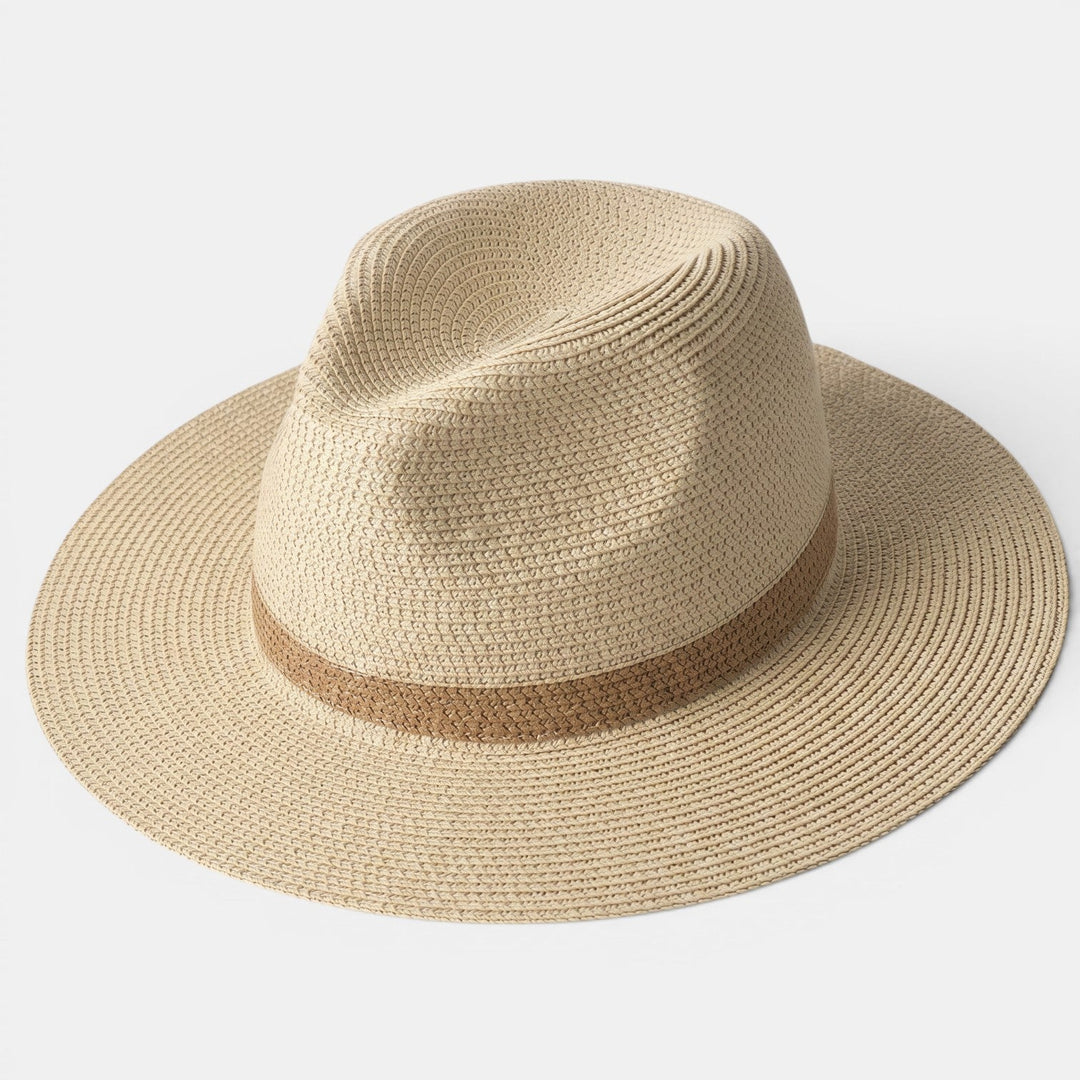 Accesorio de moda: Sombrero de paja Panamá para mujer, perfecto para looks de playa y verano.