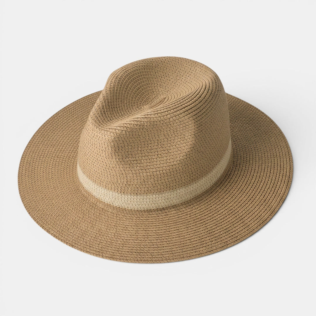 Moda veraniega: Sombrero de paja Panamá para mujer, combina elegancia con protección solar UV.