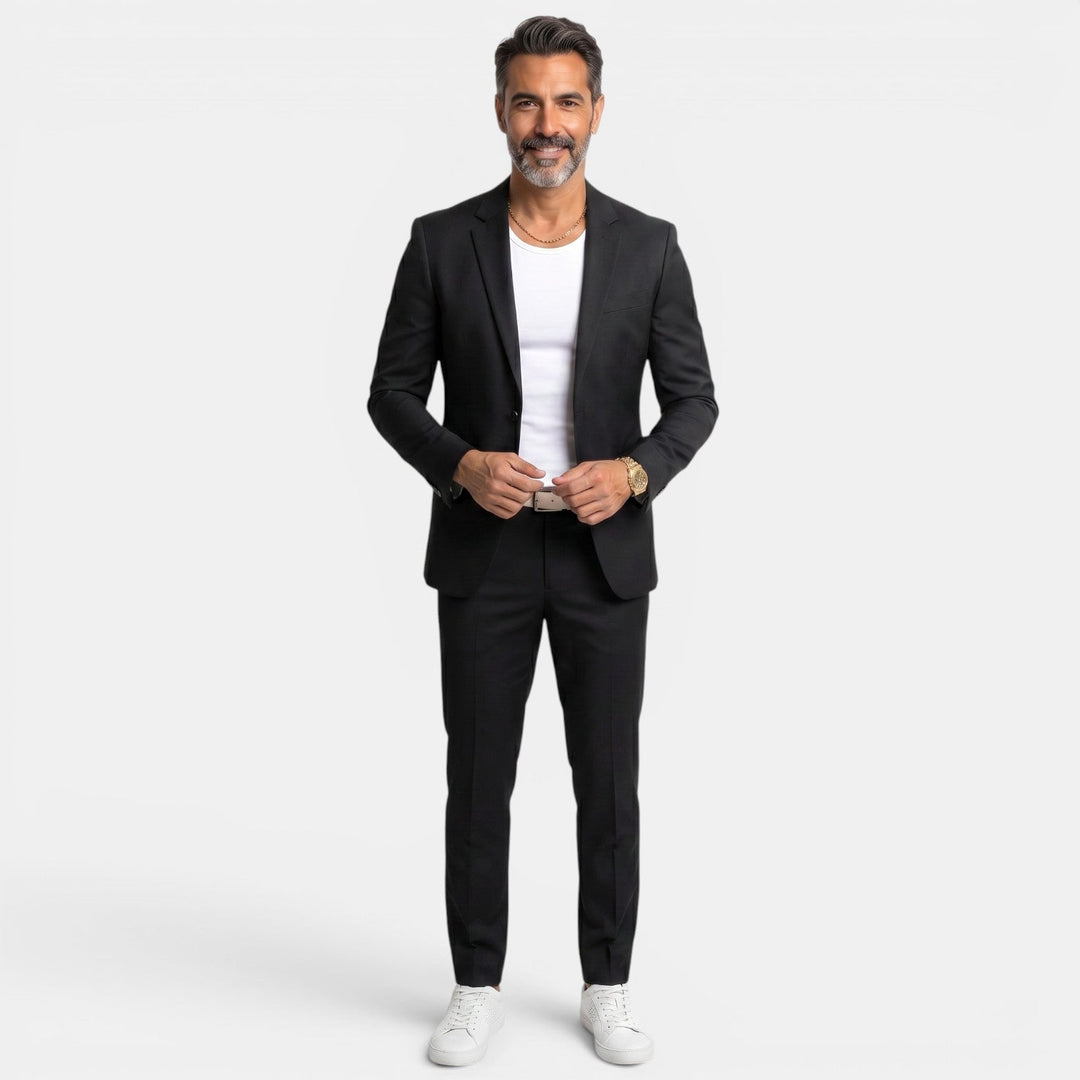Moda masculina: Traje slim fit elegante, perfecto para bodas y eventos formales.