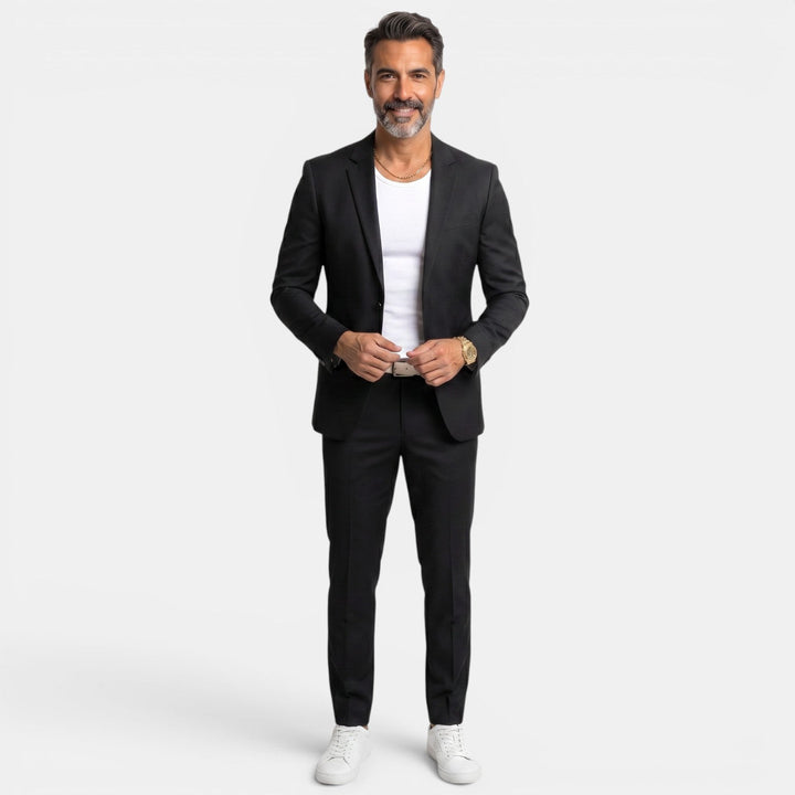 Moda masculina: Traje slim fit elegante, perfecto para bodas y eventos formales.