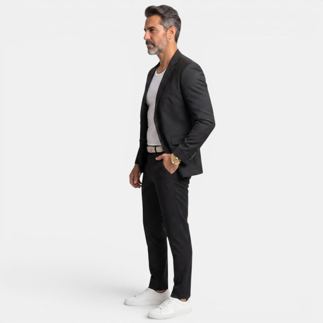 Traje de hombre ajustado (slim fit) y moderno para fiestas, negocios o uso formal.