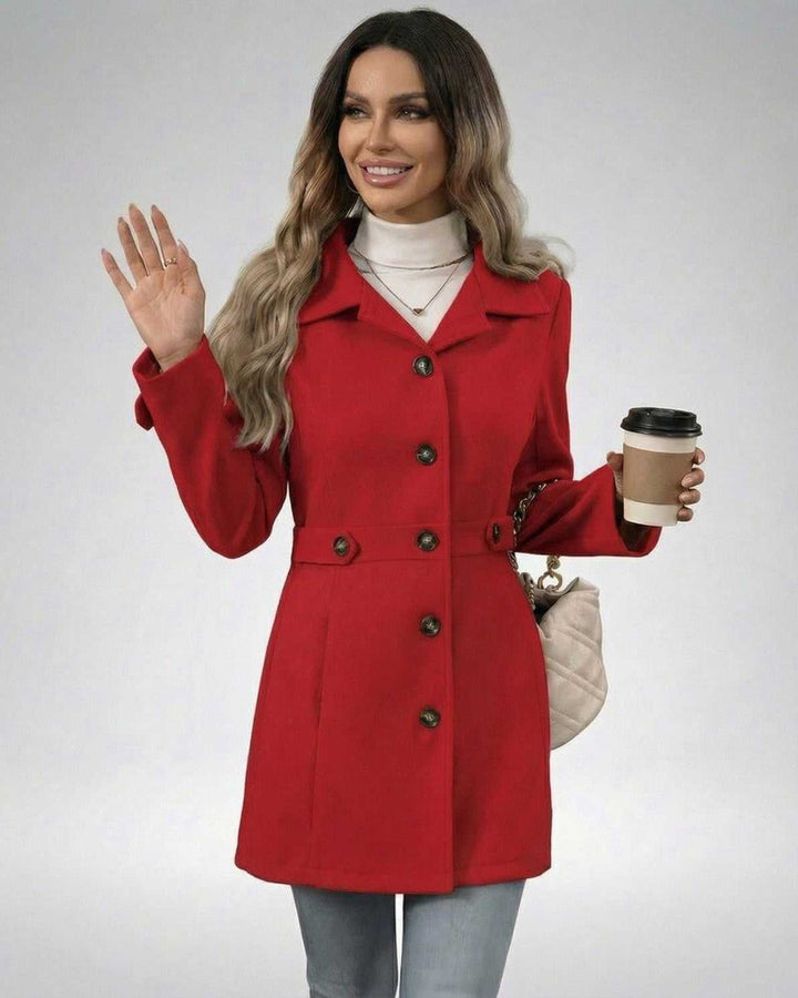 Chaqueta carmesí ajustada. Blazer rojo elegante, combina con jeans o pantalones para un look versátil.
