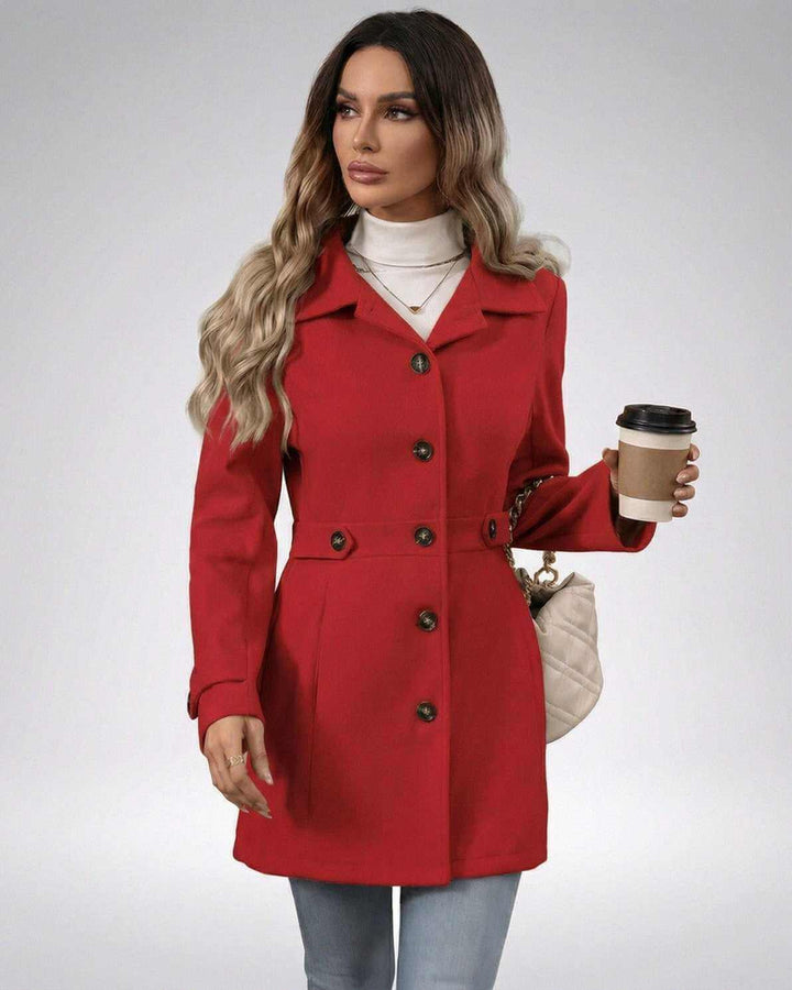 Chaqueta ajustada carmesí para mujer. Elegante blazer rojo, ideal para oficina o estilo casual.