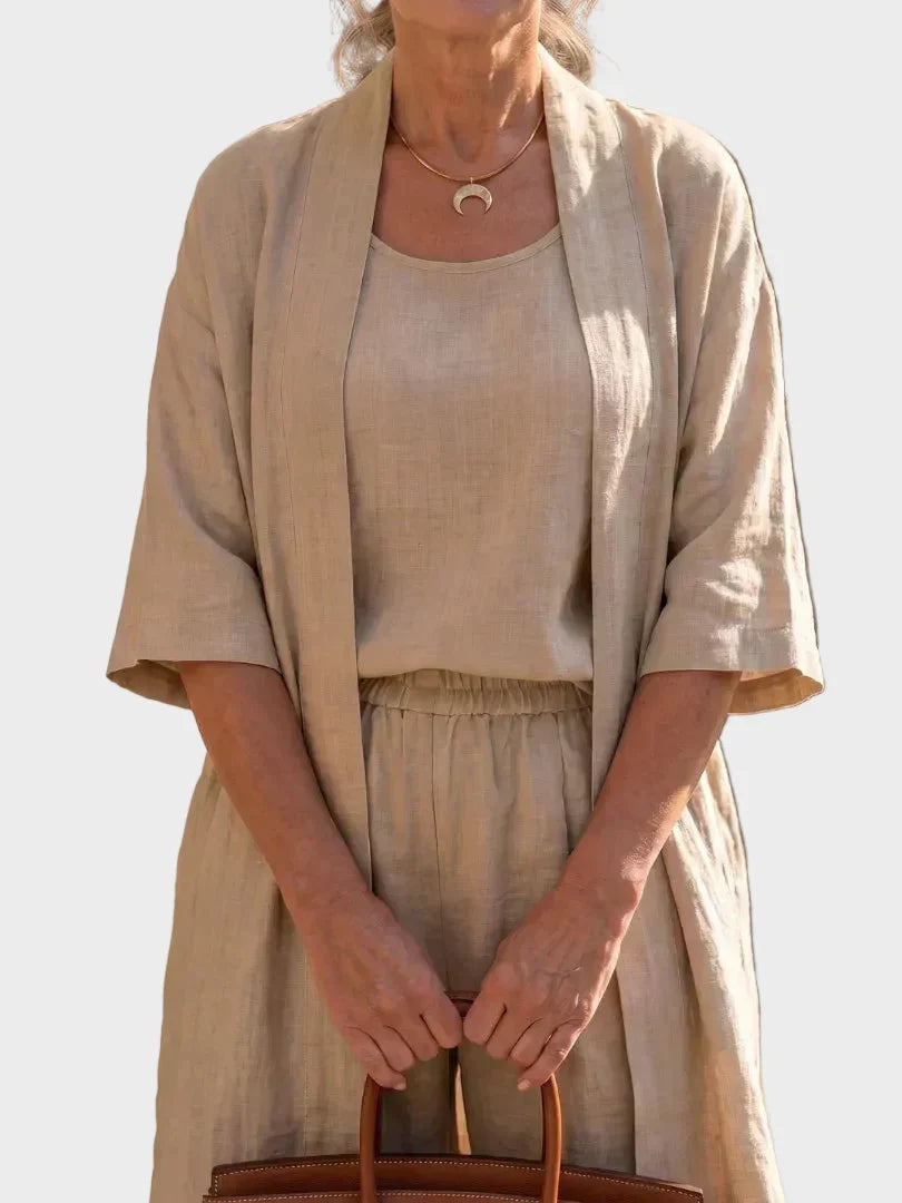 Conjunto lino mujer. Tres piezas elegantes y cómodas, con pantalón ancho y chaqueta, para días de primavera.