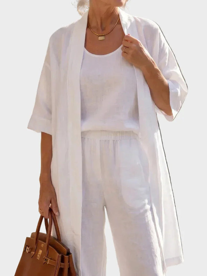 Ropa de lino para mujer. Conjunto de tres piezas que combina comodidad y estilo casual en primavera.