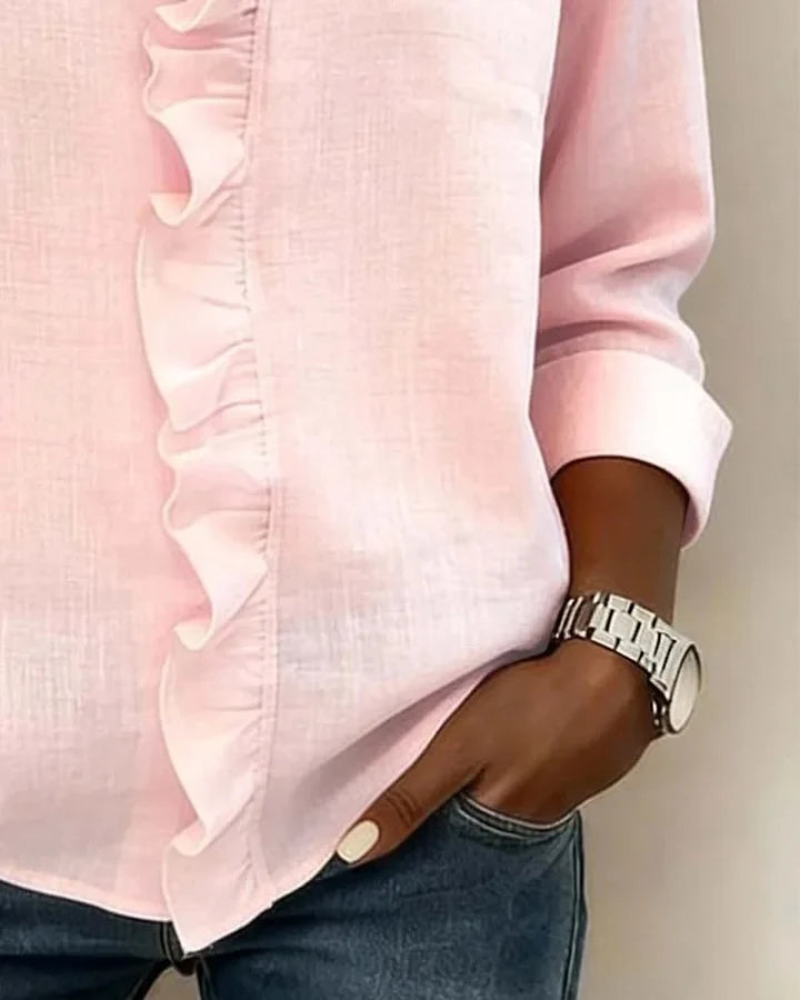 Atractiva blusa de mujer con volantes frontales, escote en V y mangas largas para ocasiones especiales.