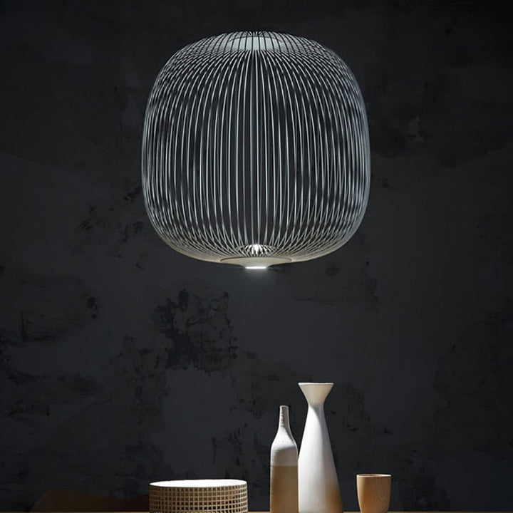Lámpara de techo AeroSpire con diseño geométrico y moderno de hierro, ideal para iluminar el hogar con estilo.