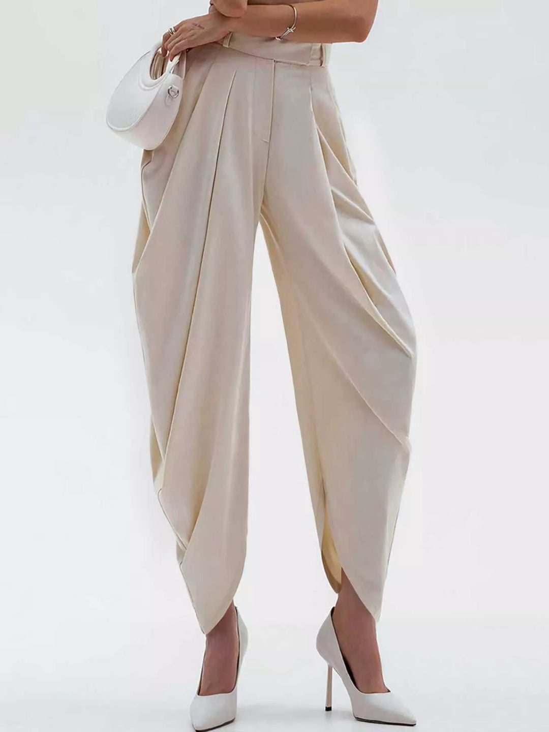 Pantalón ancho de mujer tiro alto plisado en algodón, cómodo y fluido.