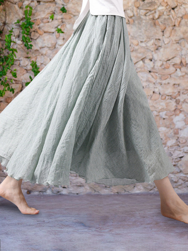 Mujer luciendo falda larga fluida, elegante y cómoda. Ideal para el verano y ropa casual.
