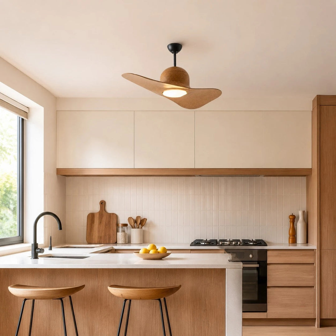Iluminación LED dimerizable en ventilador de techo moderno. Decora tu hogar con un toque actual.