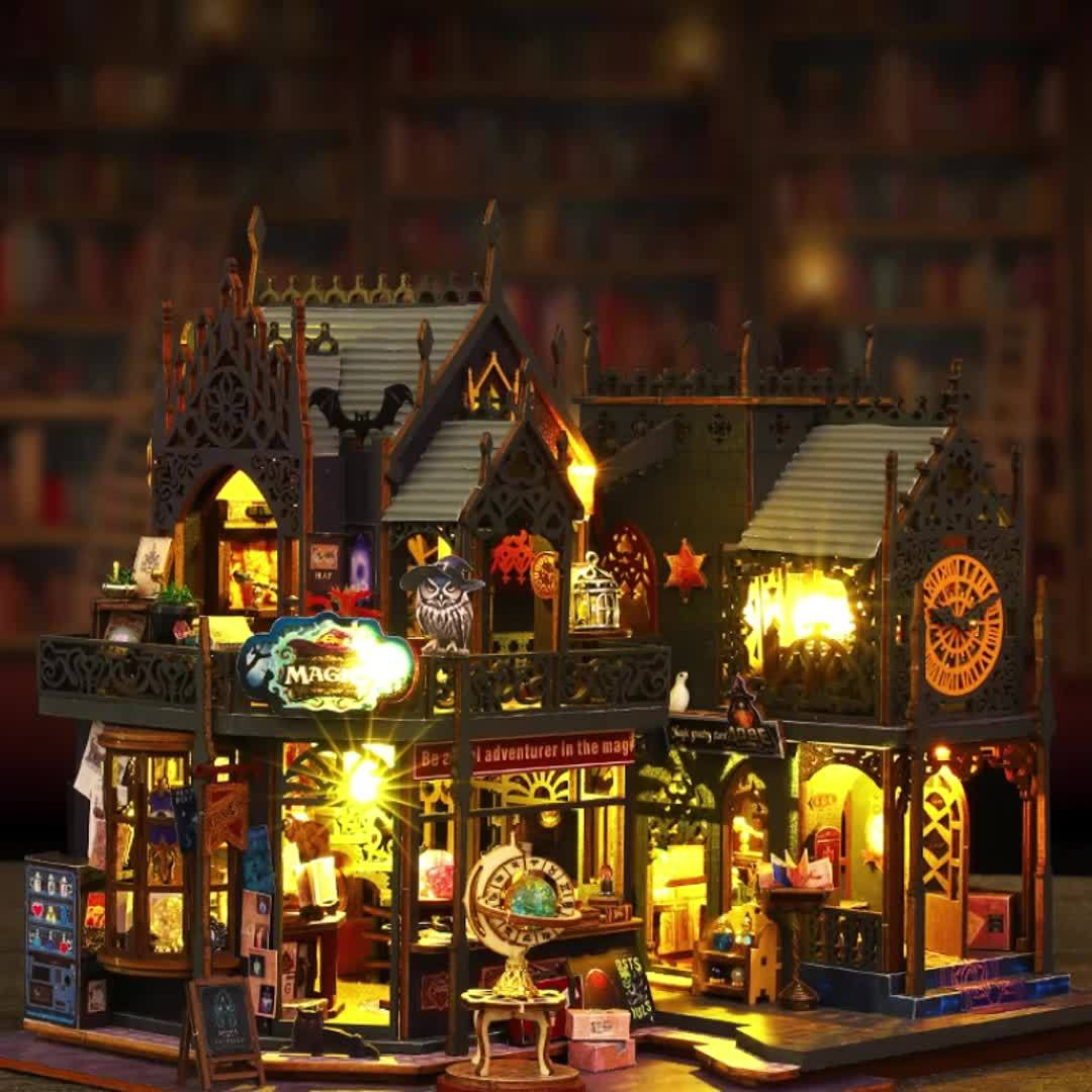 Hermoso rompecabezas 3D de madera que representa una casa de libros. Incluye luces LED para un toque mágico y decorativo.