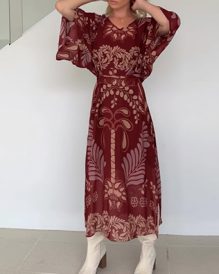 Vestido maxi bohemio elegante, estampado de hojas. Ideal para un estilo femenino, relajado y sofisticado.