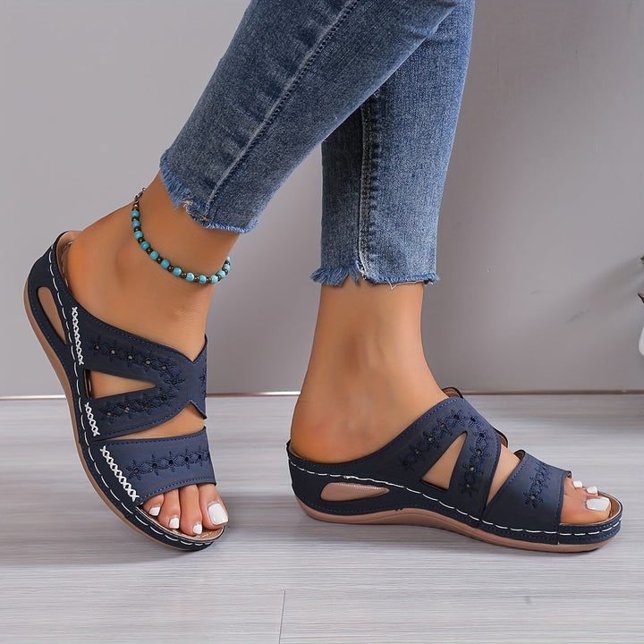 Sandalias ajustables y ligeras para mujer. Diseño fresco y cómodo, ideal para el verano y moda casual.