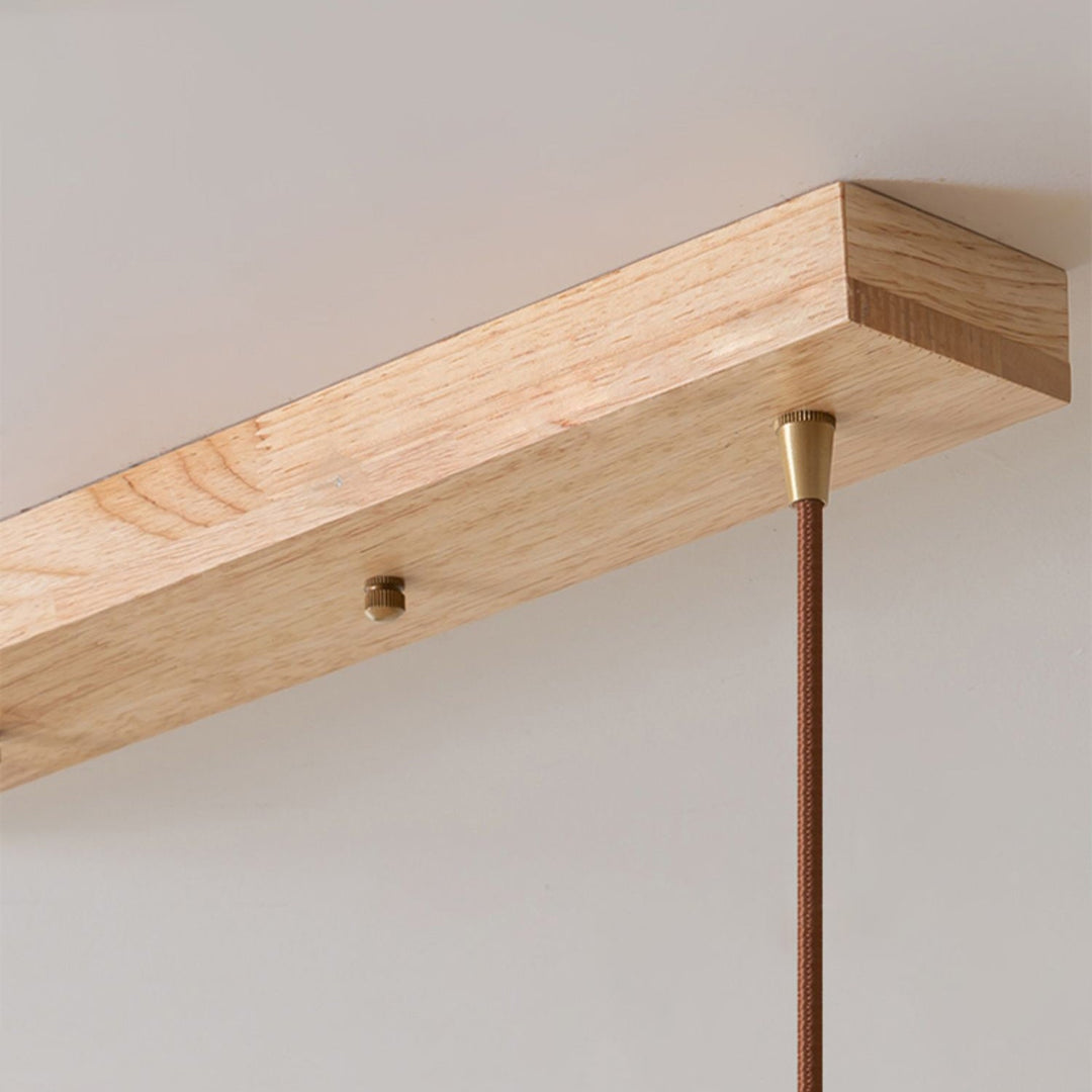 Sofisticada lámpara colgante de cristal y cuerda. Diseño rústico moderno para iluminación decorativa.