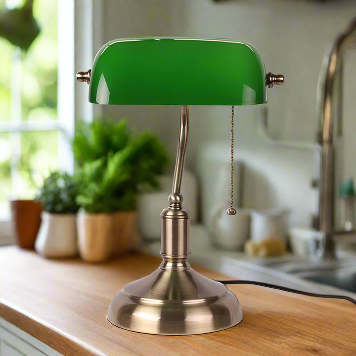 Lámpara de mesa decorativa retro bronce. Perfecta para añadir estilo a cualquier habitación.