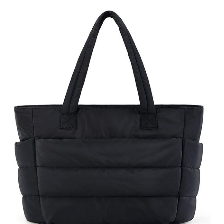 Bolso de hombro acolchado para mujer, estilo puffer, ideal para uso diario y casual elegante.