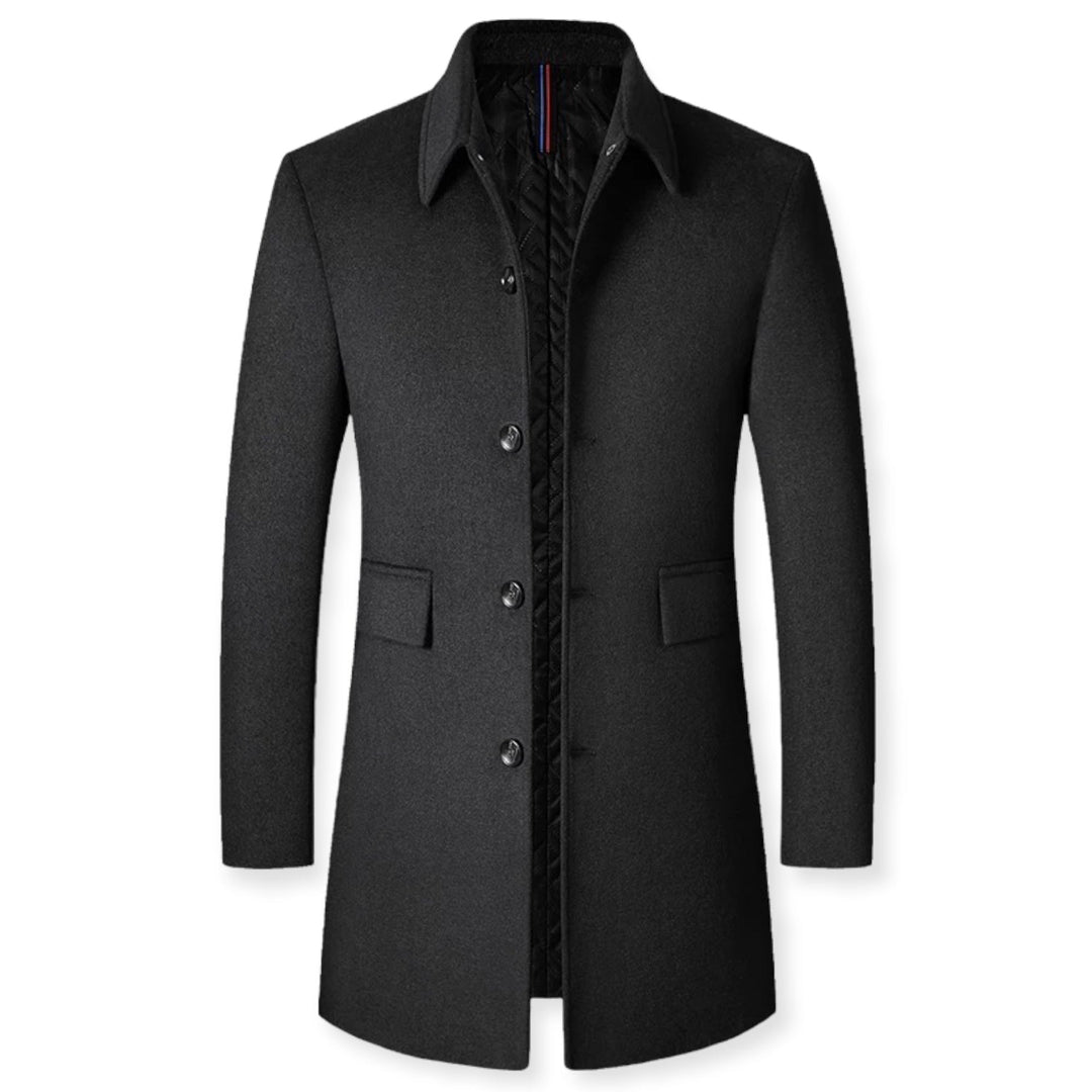 Abrigo Damián negro slim fit para hombre con cuello solapa, botones frontales. Ideal para invierno, estilo elegante.