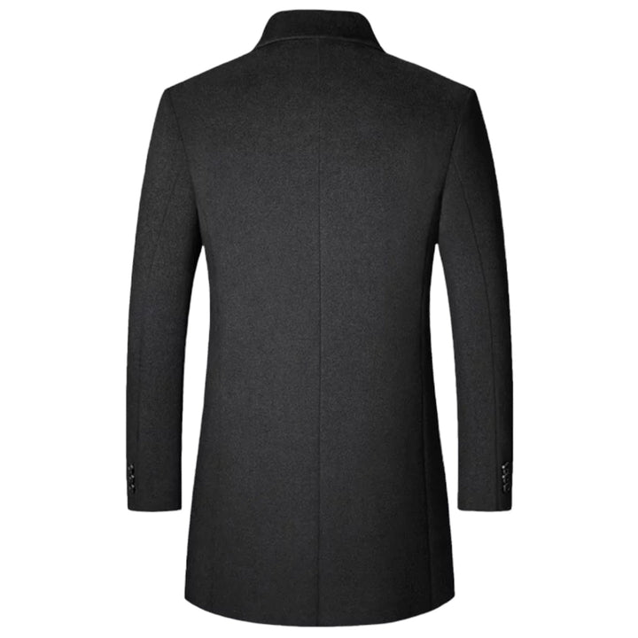 Elegante abrigo de hombre Damián negro slim fit con solapa clásica y cierre de botones. Perfecto para moda de invierno.