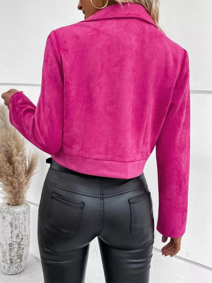 Chaqueta de poliéster ligera de mujer, corte corto, cremallera, ideal para días frescos.