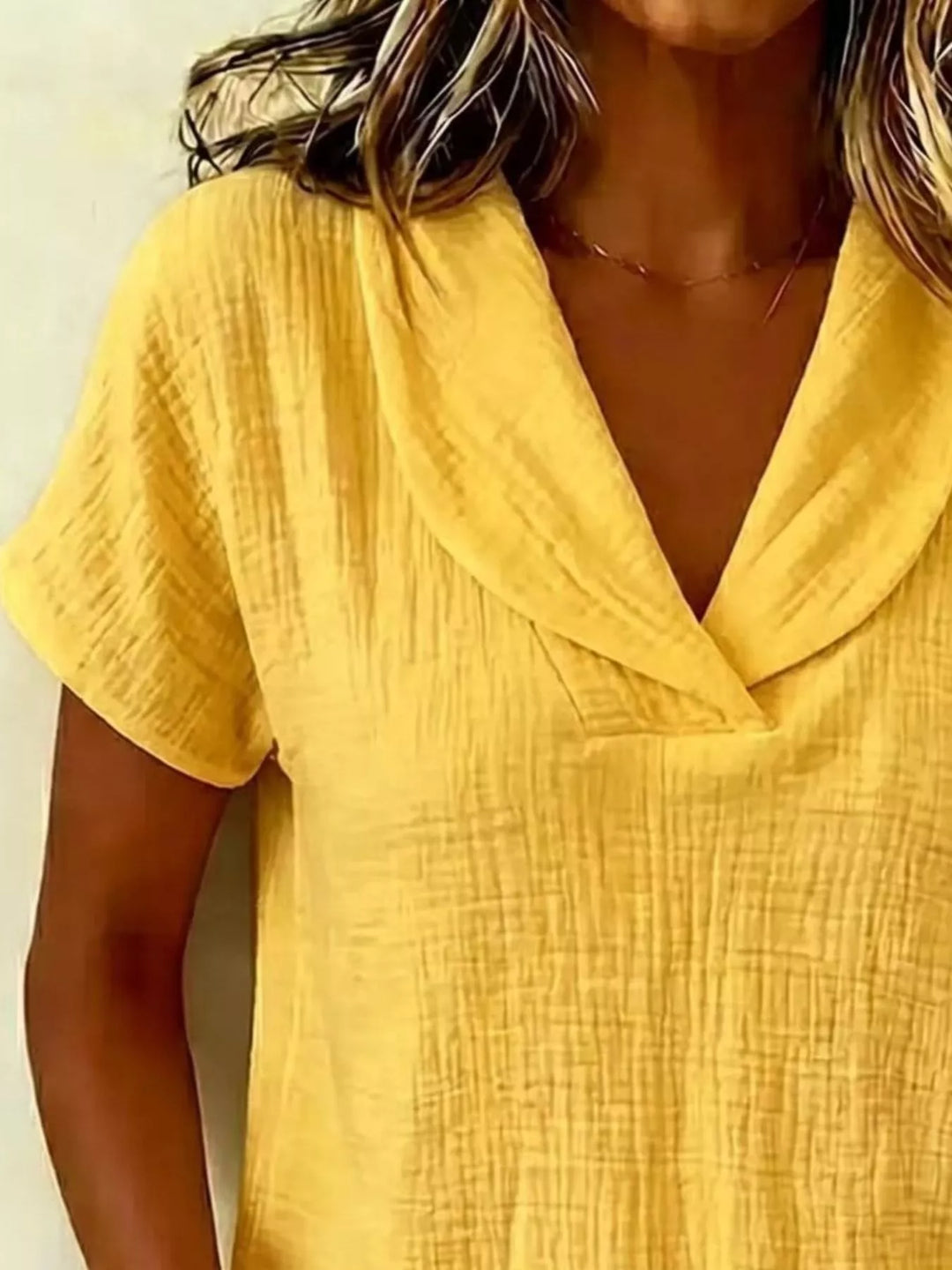 Blusa texturizada casual, vista frontal, manga corta, mujer tallas grandes, perfecta para la temporada de verano.